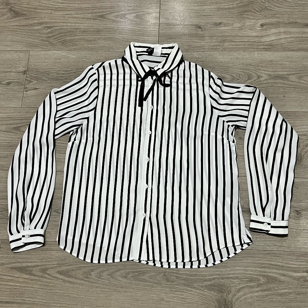 Divided H&M Women's Black White Stripped Button-Up Blouse Long Sleeve Medium